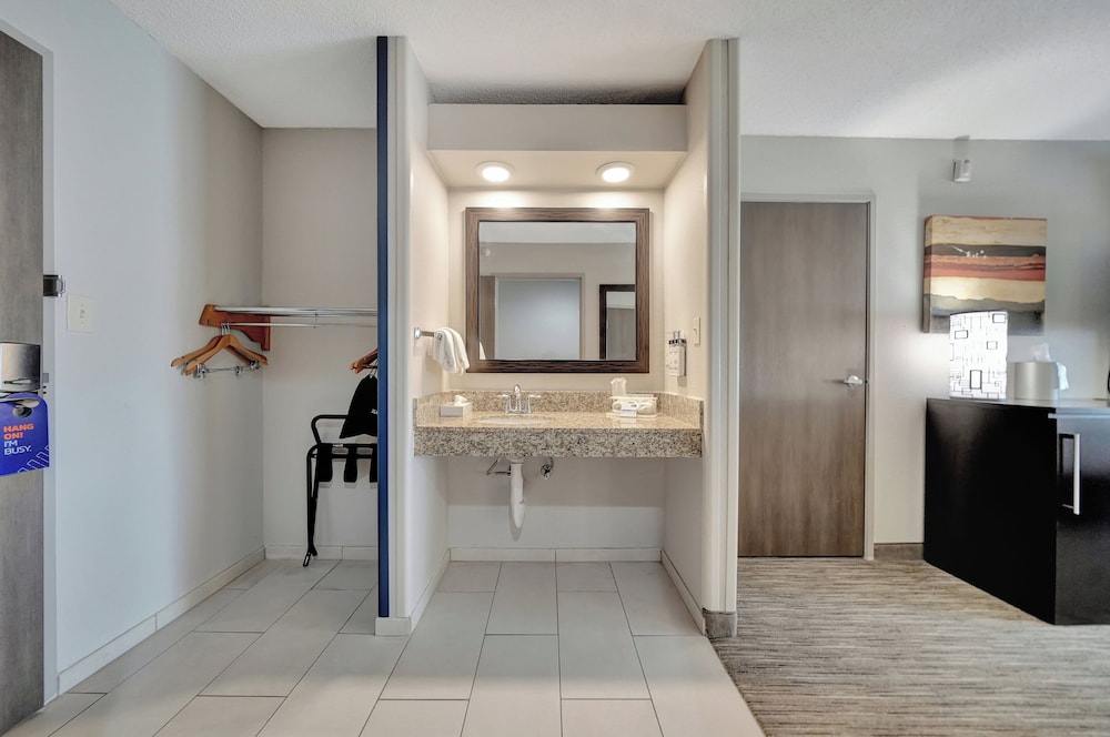 Holiday Inn Express Hotel & Suites Beatrice by IHG - photo 44