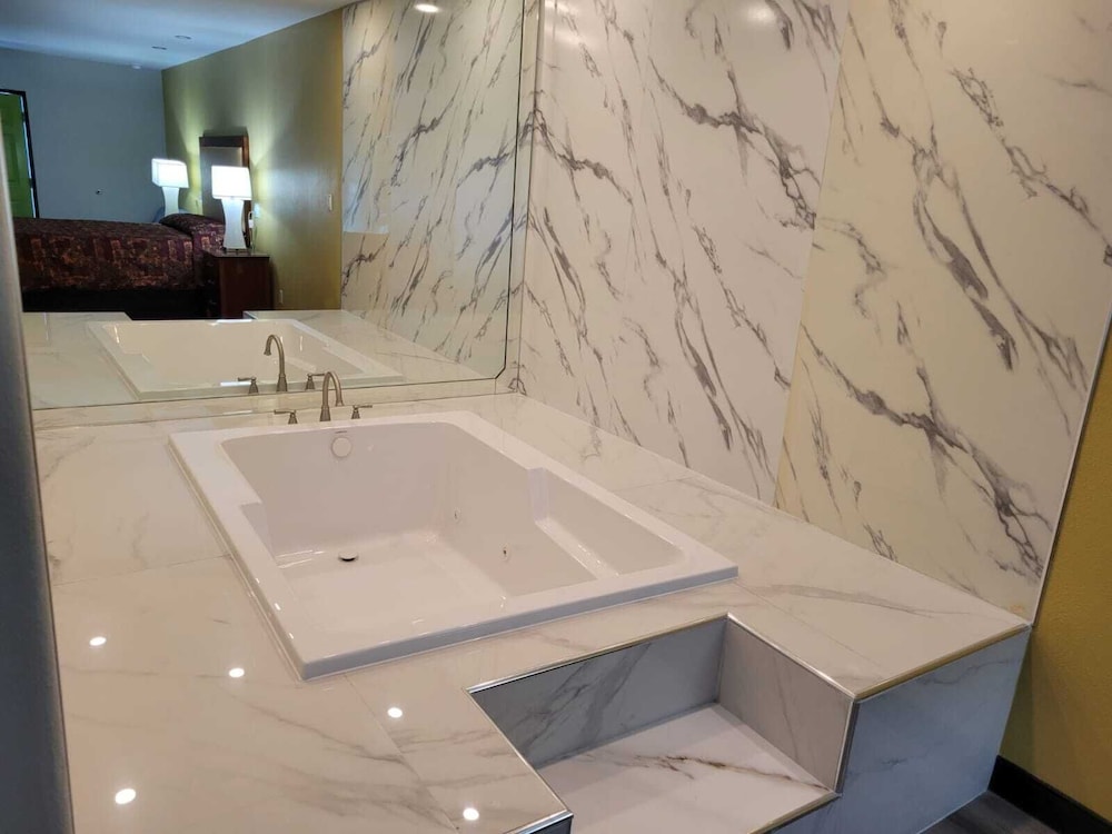 Stadium Inn & Spas - photo 28