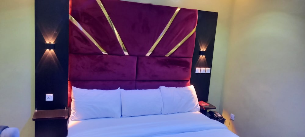 Pecos Place Hotel & Suite — Sapele — photo 5