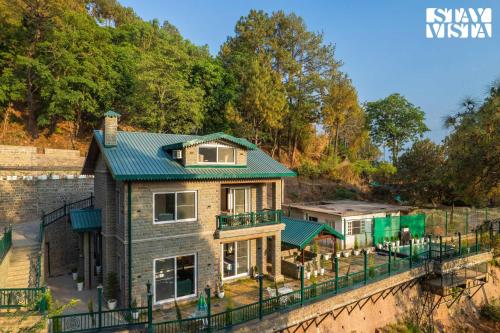 StayVista at Villa Montierra with Luxury Pool Villa & Complimentary Breakfast — 4-Star Luxury Hotel in Kasauli, India