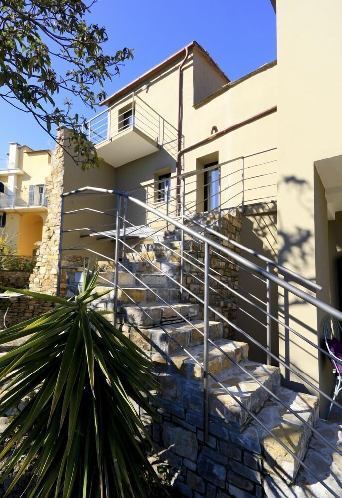 I Valloni Apartments — 4-Star Luxury Hotel in Imperia, Italy