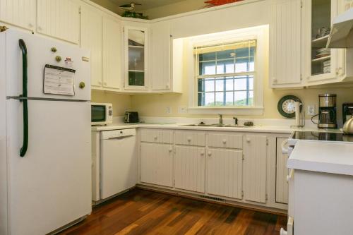 Beach Joy by Oak Island Accommodations - photo 30