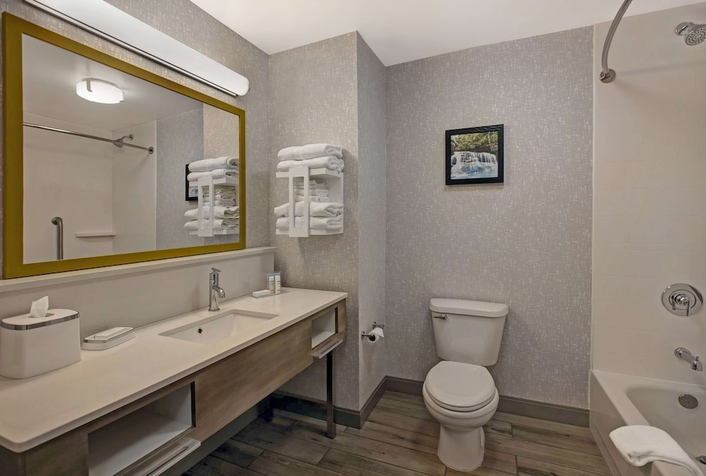Hampton Inn Westfield - photo 21