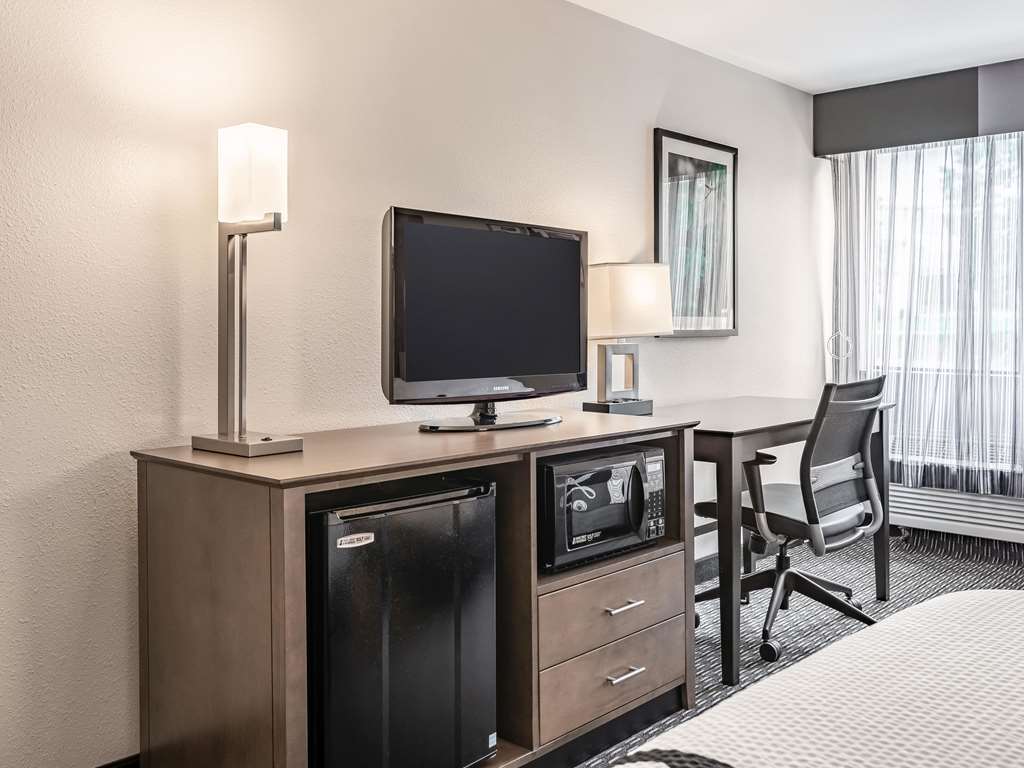 La Quinta Inn & Suites by Wyndham Salem NH - photo 13