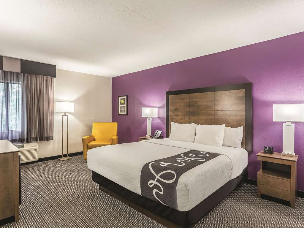La Quinta Inn & Suites by Wyndham Columbia Fort Meade - photo 25