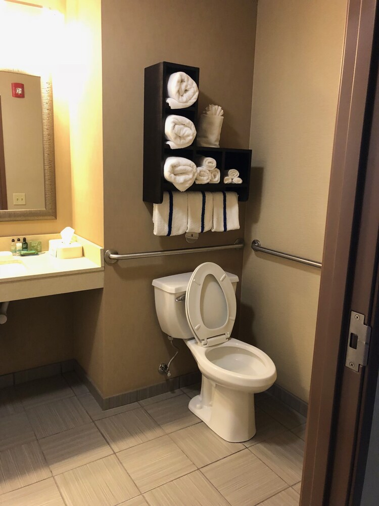 Country View Inn & Suites - photo 25
