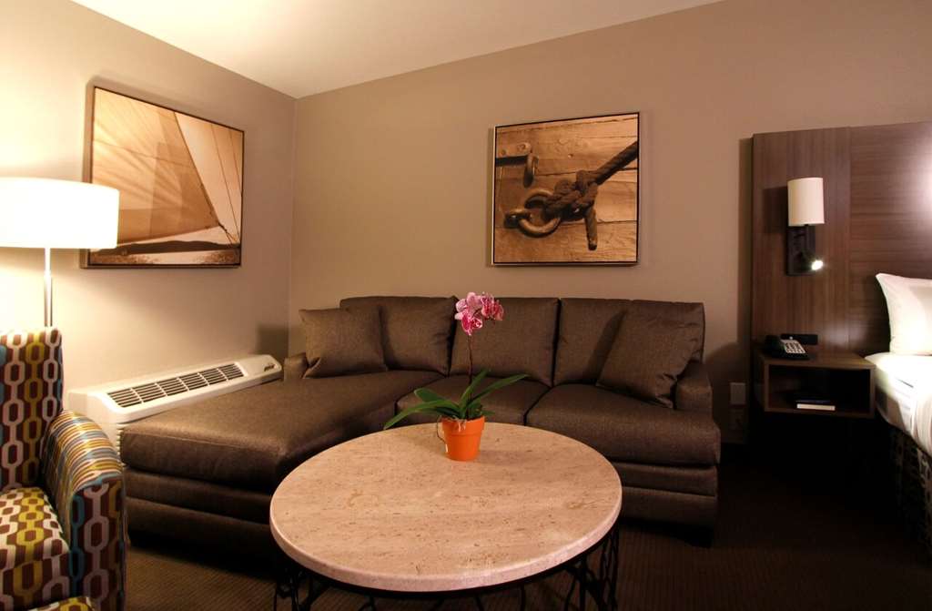 Executive Inn & Suites Embarcadero Cove - photo 13