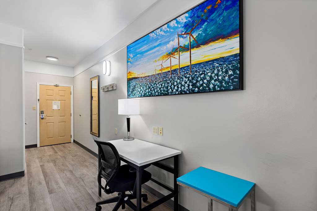 La Quinta Inn & Suites by Wyndham Raymondville - photo 40