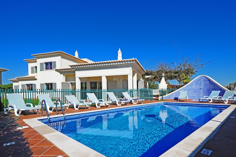 Villas2Go2 Águia — 4-Star Luxury Hotel in Albufeira, Portugal
