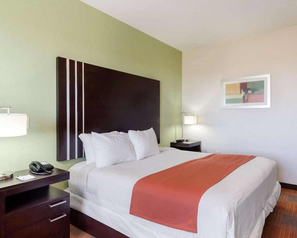 Garner Hotel Victoria East by IHG - photo 11