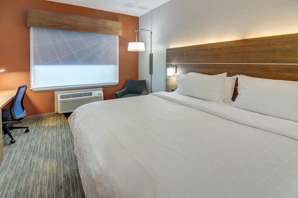 Holiday Inn Express & Suites Foley by IHG - photo 28