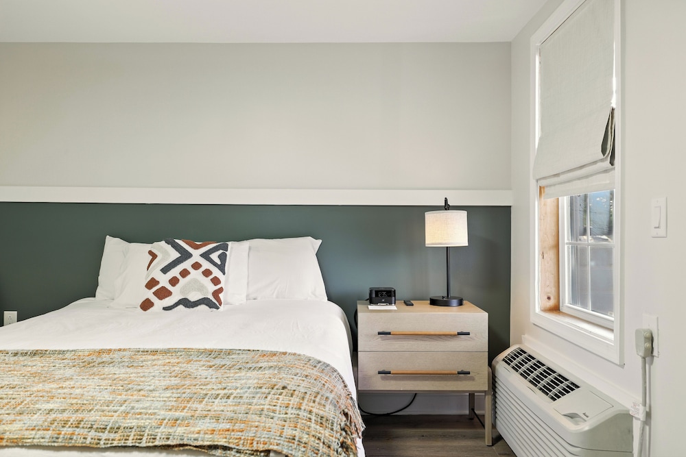 Hillside Motel LLC - photo 58