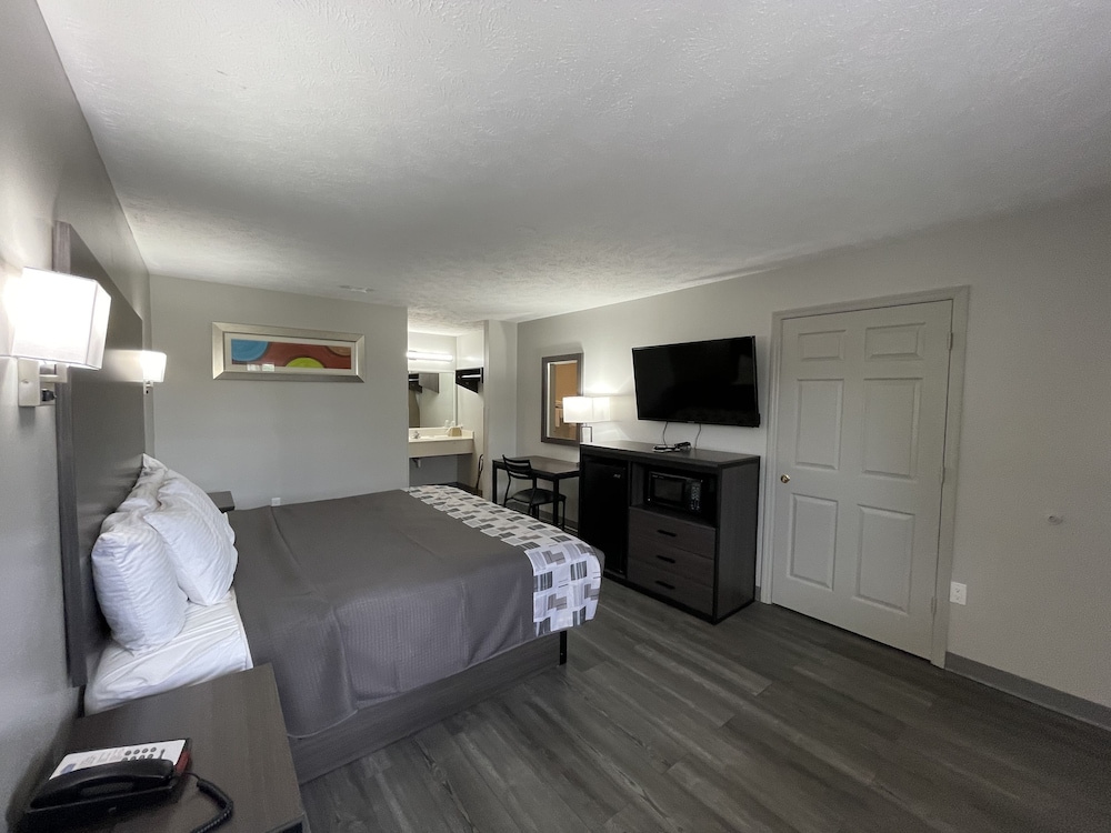 Embassy Inn - photo 9