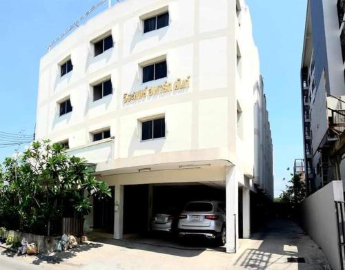 Jirapong apartment