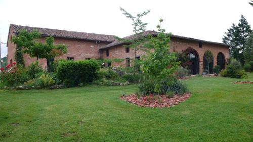 Les Vergers de Notre Dame — 4-Star Luxury Hotel in Buzet-Sur-Tarn, France