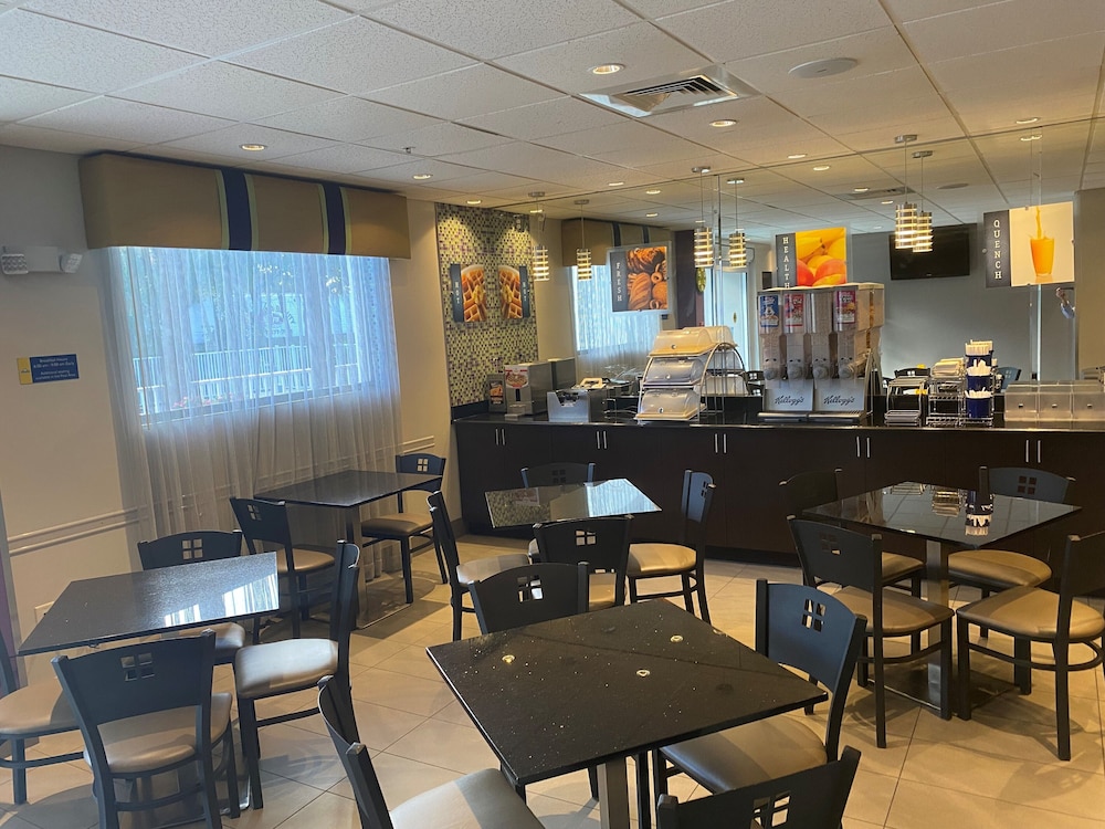 Days Inn & Suites by Wyndham Bonita Springs North Naples - photo 20
