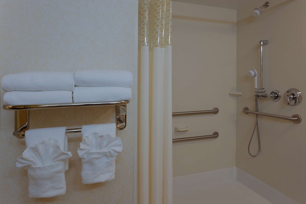 Hampton Inn Warrenton - photo 25