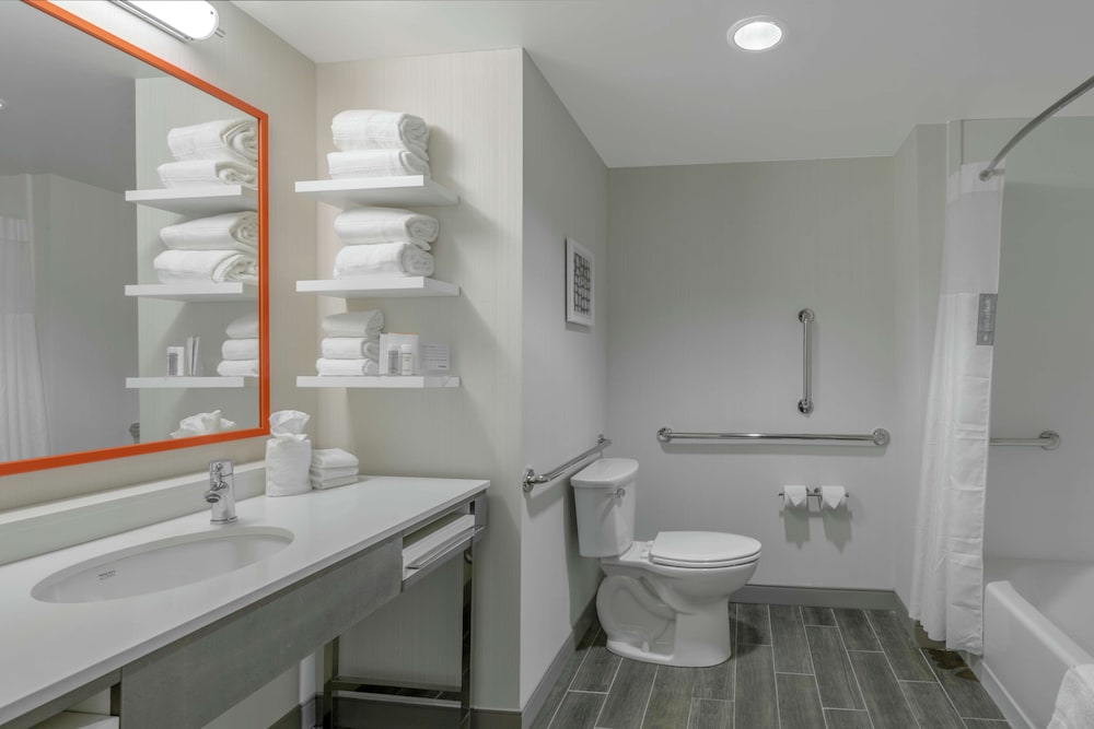 Hampton Inn & Suites Glenarden Washington DC - photo 19