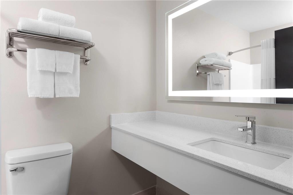 Baymont by Wyndham Oshkosh Airport - photo 25