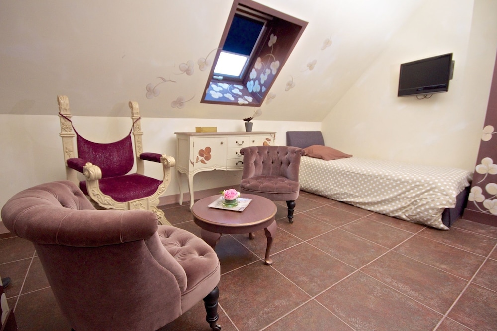 Entre Vignes et Chateaux — Contres — photo 4