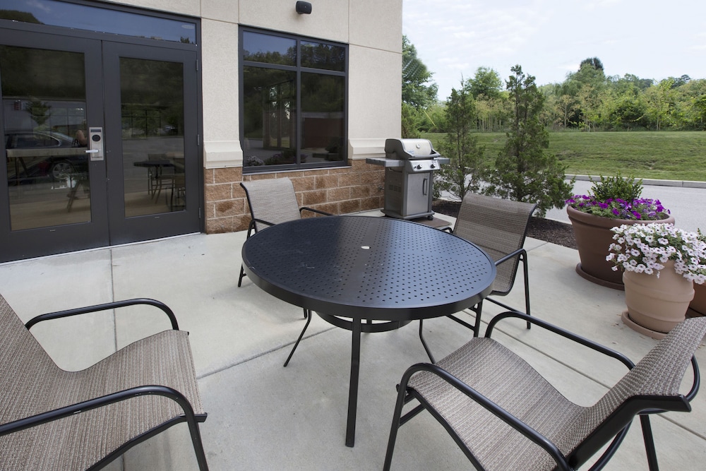 Hampton Inn Pittsburgh Bridgeville - photo 73