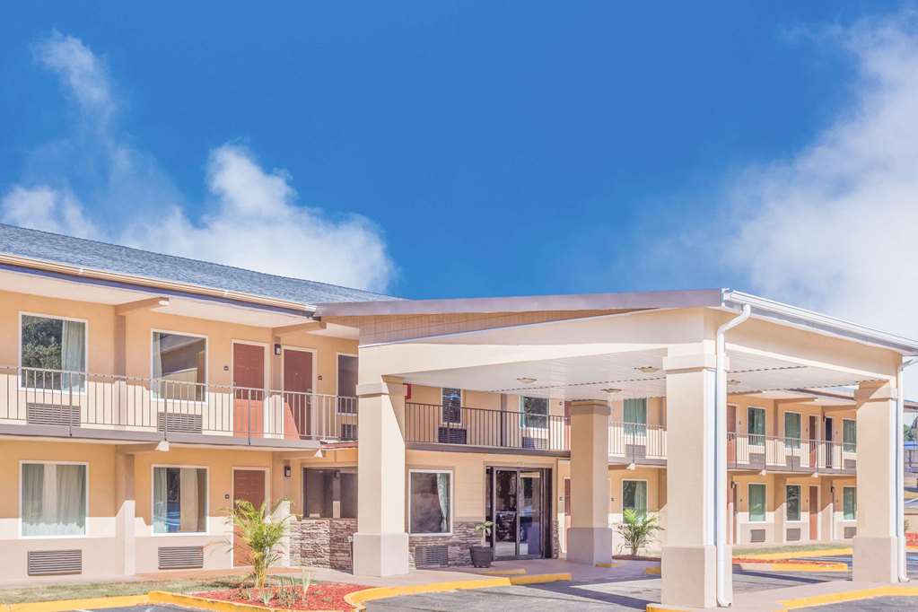 Days Inn by Wyndham Lavonia - featured photo