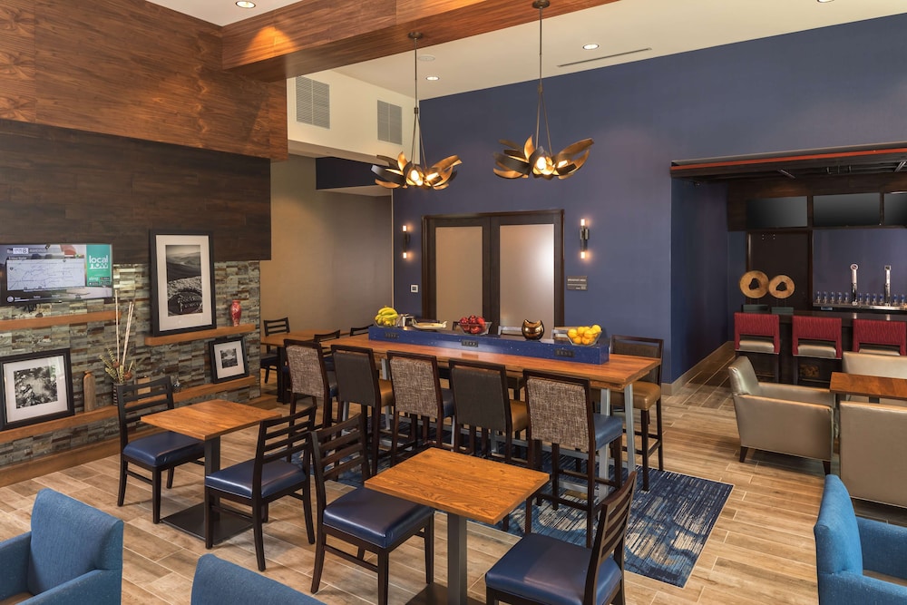 Hampton Inn & Suites Asheville Biltmore Village - photo 39