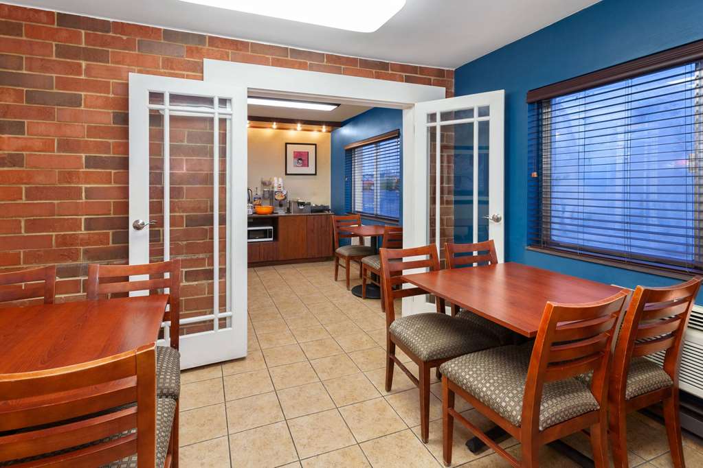 Days Inn by Wyndham Rockford I 90 Casino District - photo 10