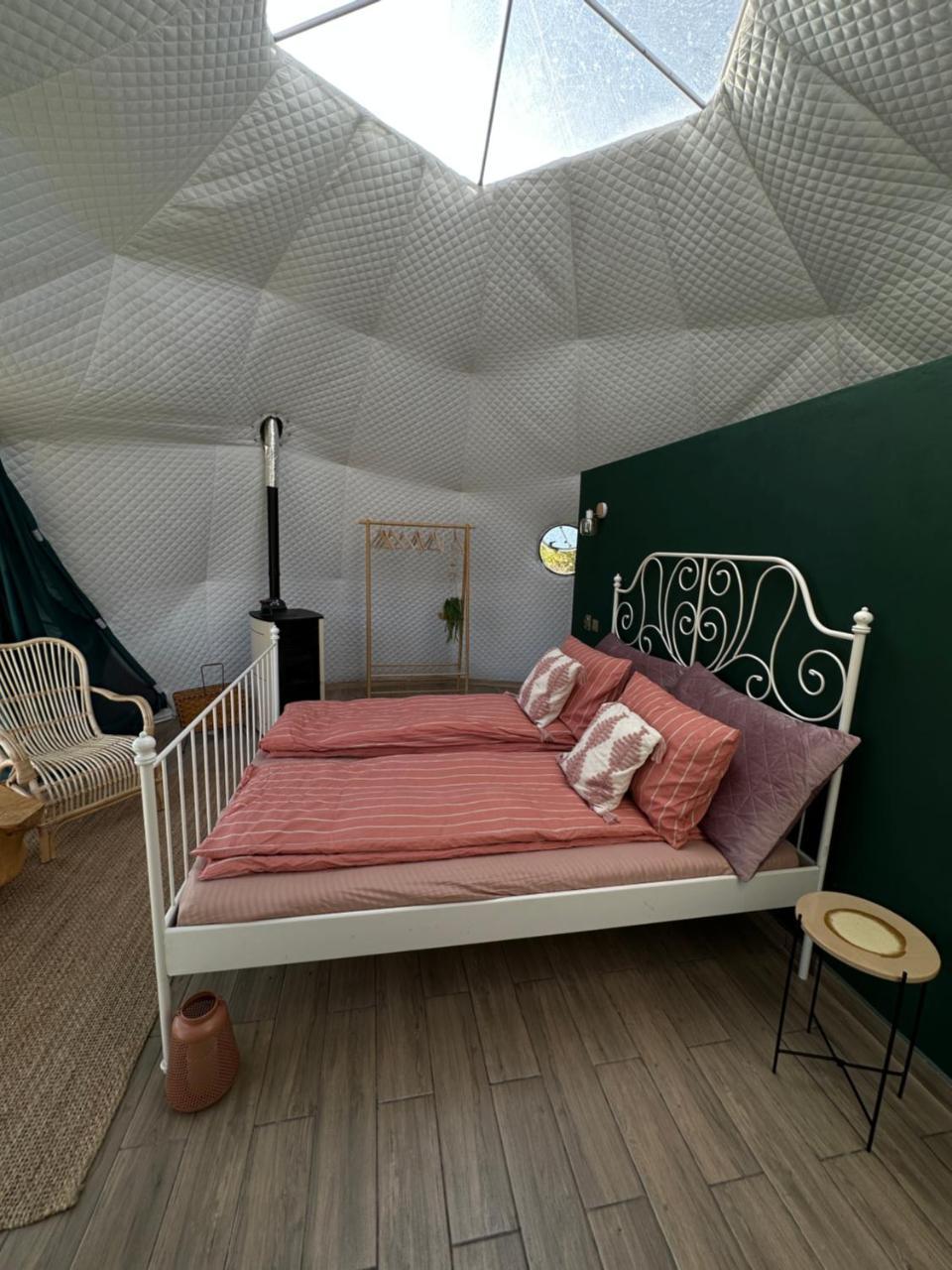 The Frog Glamping - carbon neutral hotel in Horezu