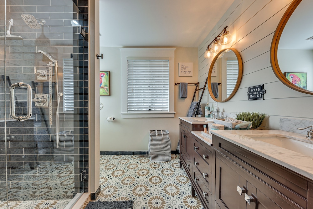 Chic Jacksonville Getaway Walk to River & Parks in Jacksonville, United States