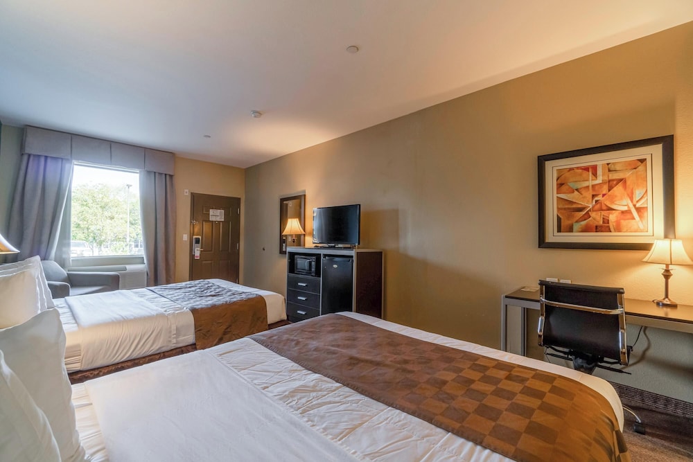 Moulton Inn & Suites By OYO Near Shiner TX - photo 21