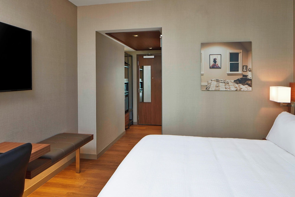 AC Hotel by Marriott Seattle Bellevue Downtown - photo 12