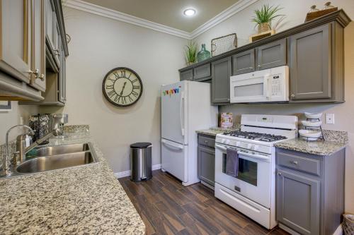 Las Vegas Condo Rental with Pool Access