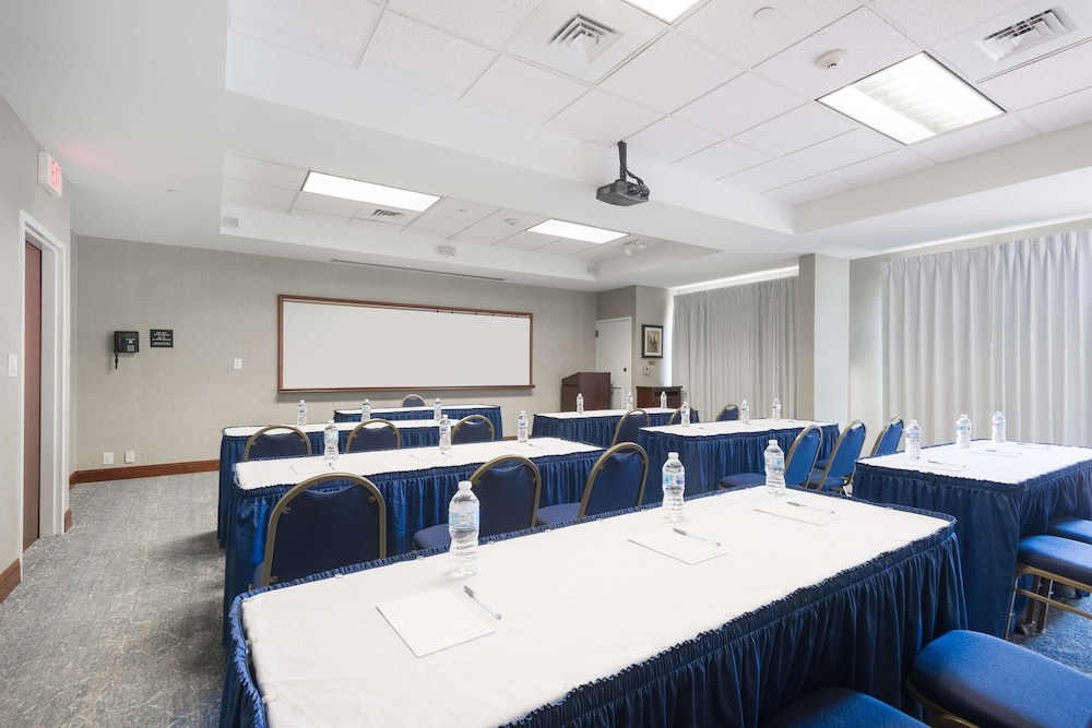 Hampton Inn Mount Airy - photo 47