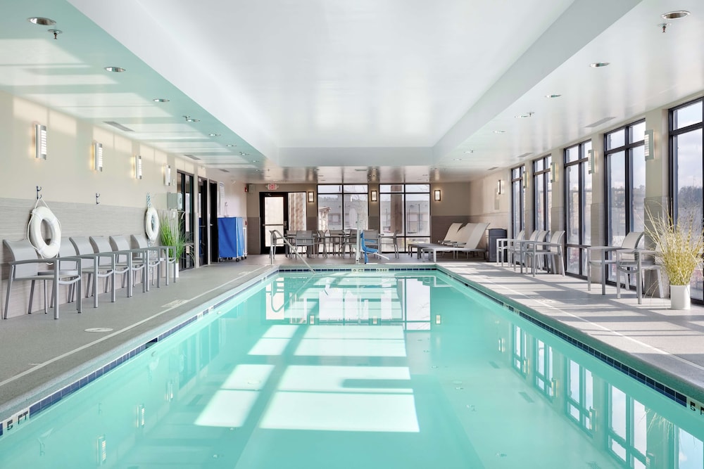 Hampton Inn Emerson LakePoint - photo 16