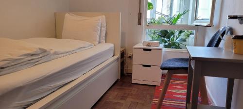 Cozy Room near Airport Metro and Train Station