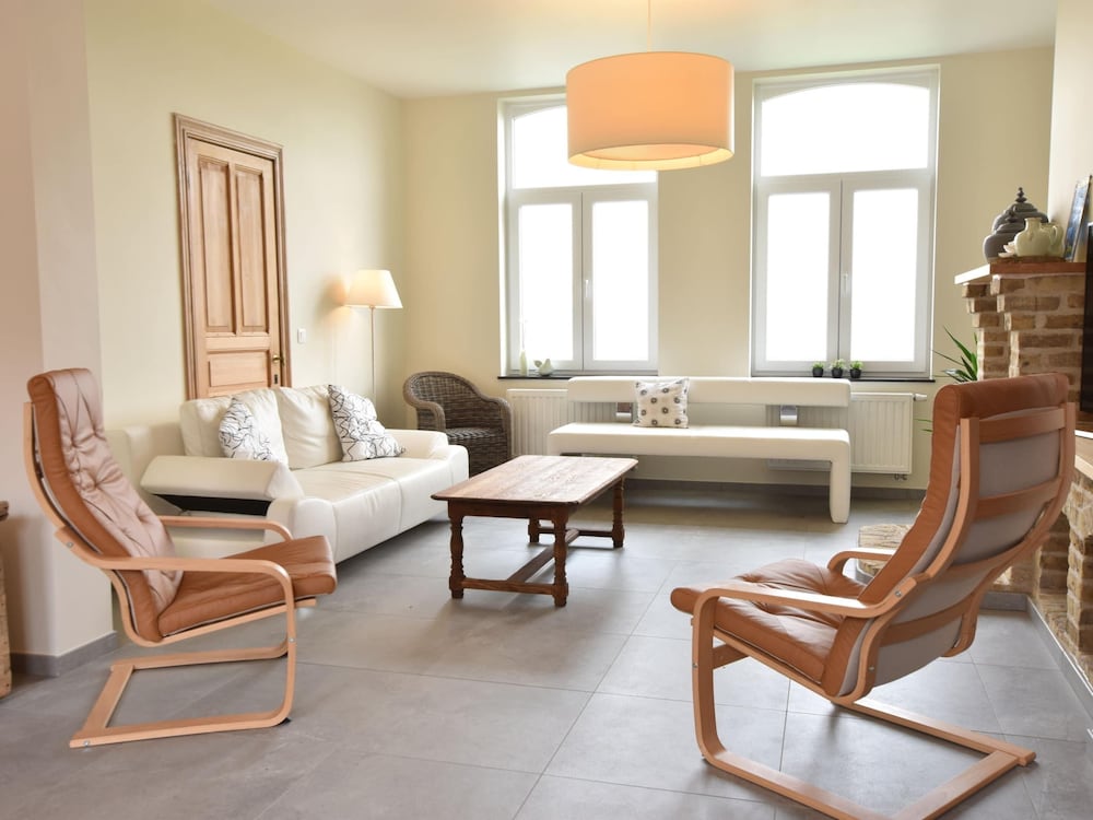 Mansion in Roesbrugge With Garden — 4-Star Luxury Hotel in Poperinge, Belgium