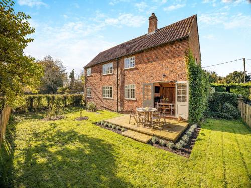 Barn House — 5-Star Luxury Hotel in None, United Kingdom