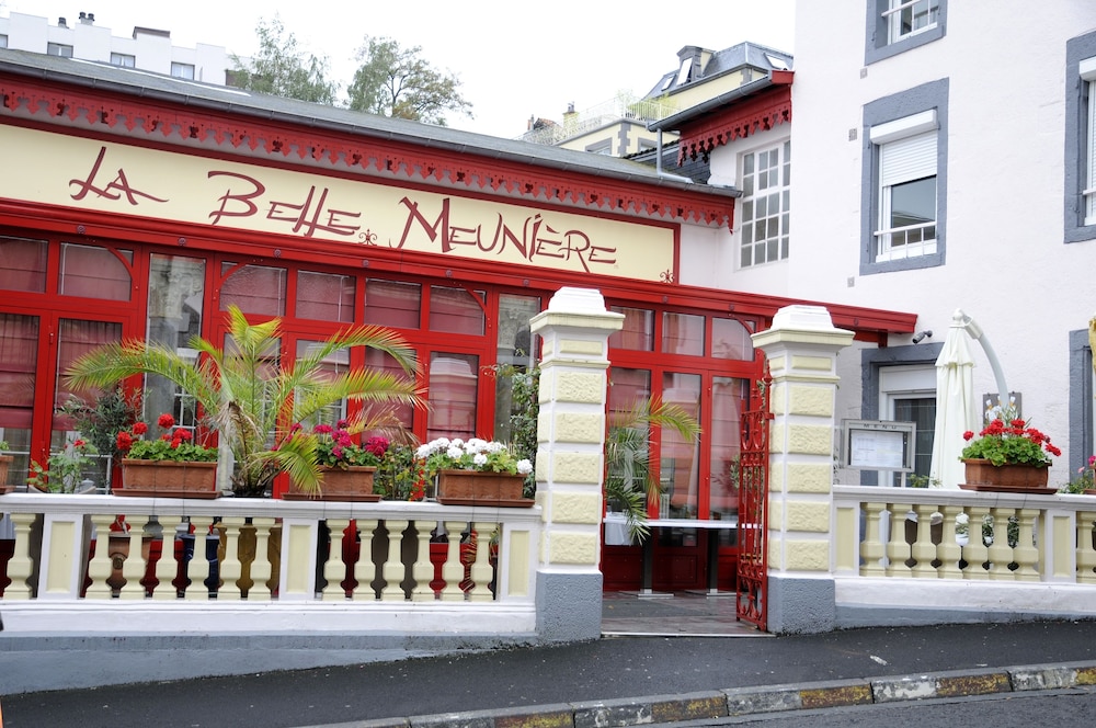 Logis La Belle Meuniere - carbon neutral hotel in Royat