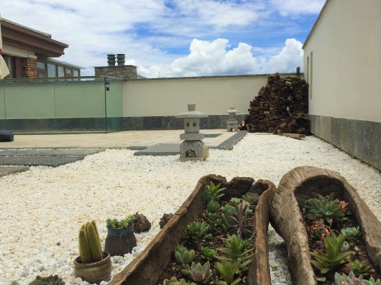 Jade Mountain Inn - carbon neutral hotel in Dali