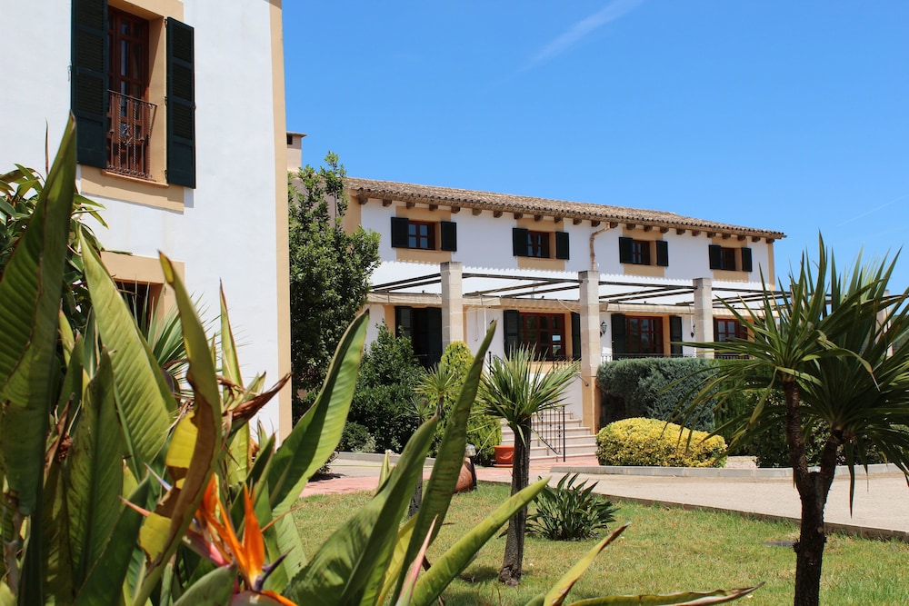 Retreat Finca Son Manera in Montuiri, Spain