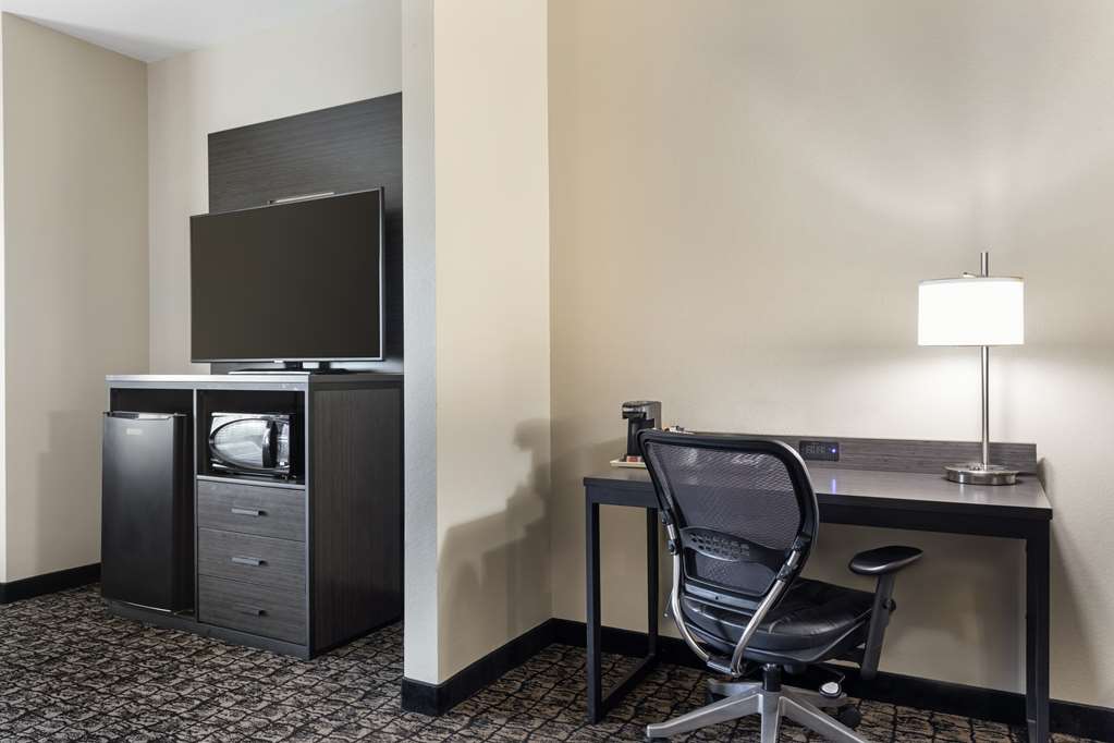 Best Western Carthage Inn & Suites - photo 21