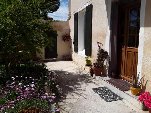 L'Oustau - last minute hotel in Beauvoisin
