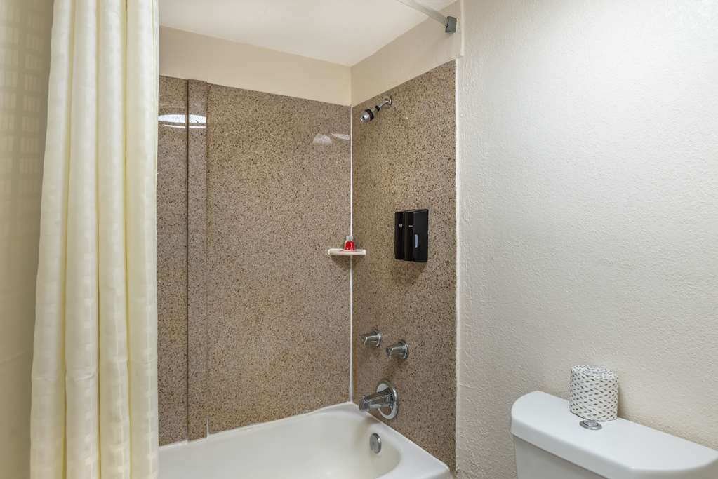 Econo Lodge Richmond North Chesterfield - photo 17