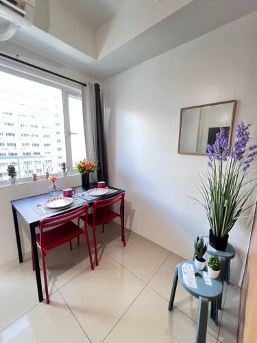 Unistay SHELL Residences Amazing Pool view near MOA in Manila, Philippines