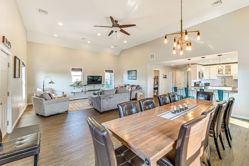 Walk to Academy: Lake Max Family Penthouse — hotel in Culver