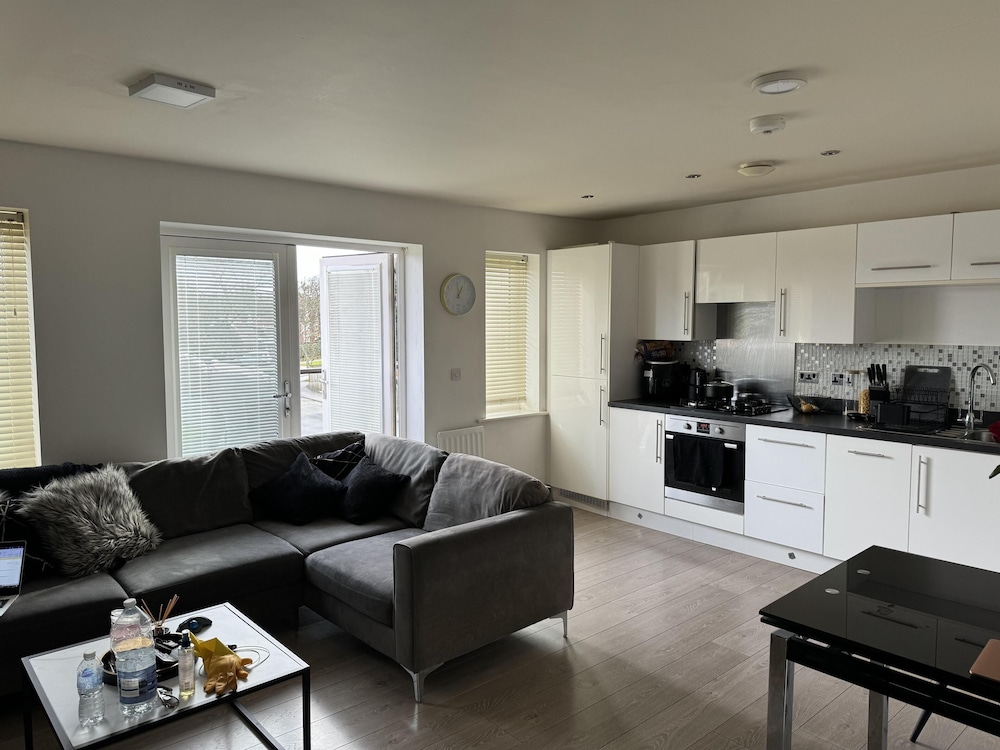 Inviting 2 bed Apartment in Bushey — 4-Star Luxury Hotel in Bushey, United Kingdom