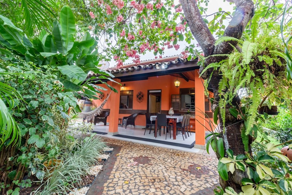PF10 Casa 3 Suítes a 300m da Praia — 4-Star Luxury Hotel in Mata De Sao Joao, Brasil