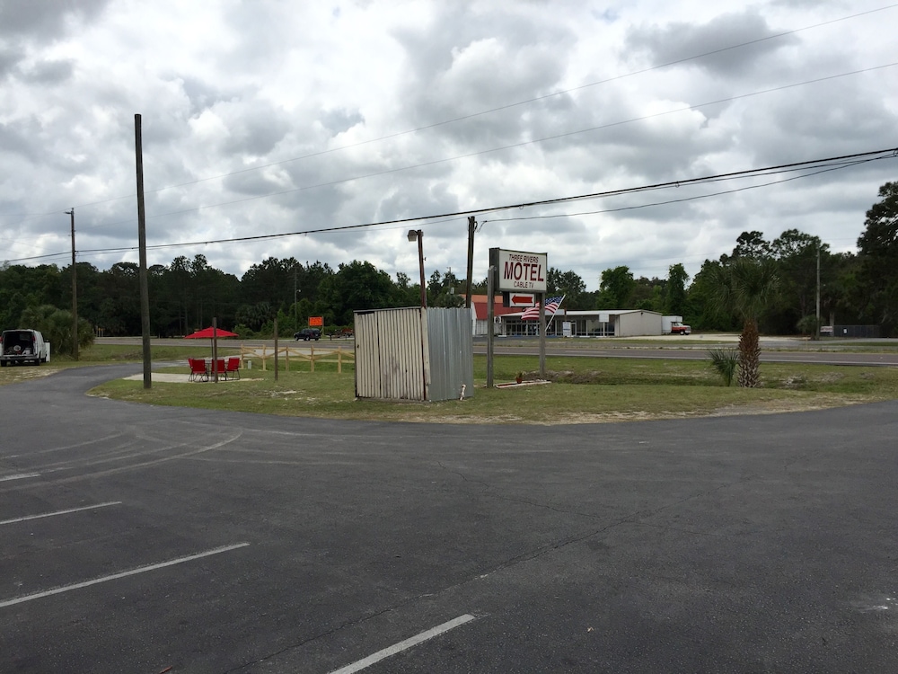 Three Rivers Motel - photo 19