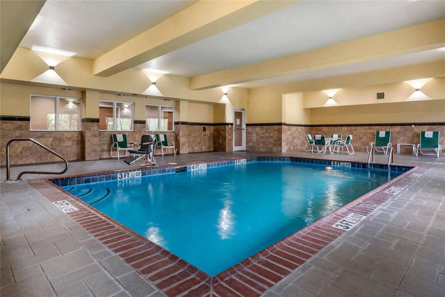 Comfort Suites Vicksburg - photo 17